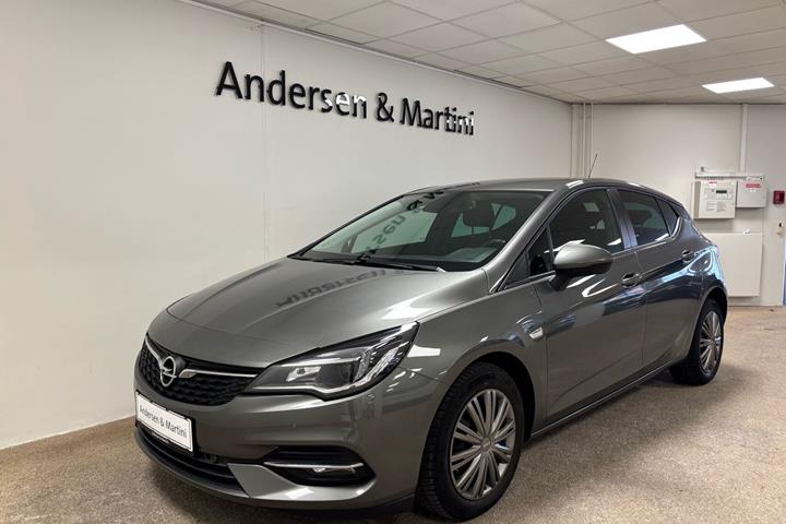 Grå Opel Astra fra 2020 set udefra