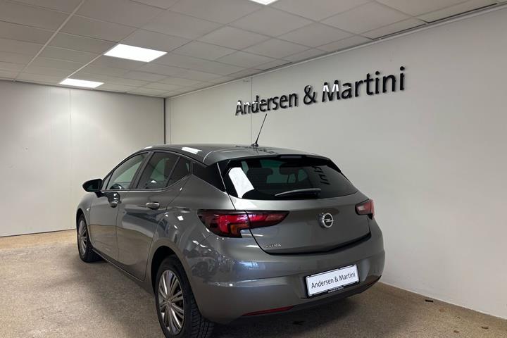 Grå Opel Astra fra 2020