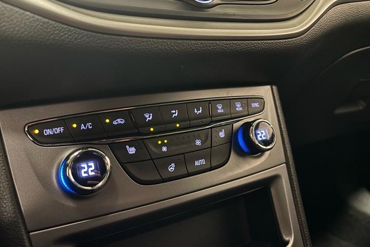 Grå Opel Astra fra 2020