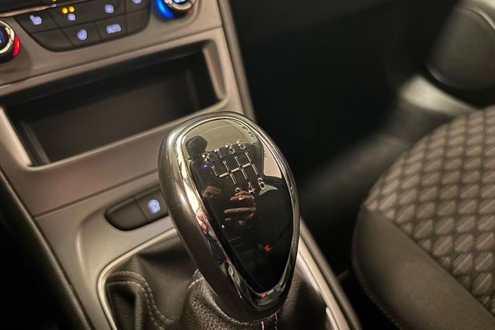 Grå Opel Astra fra 2020