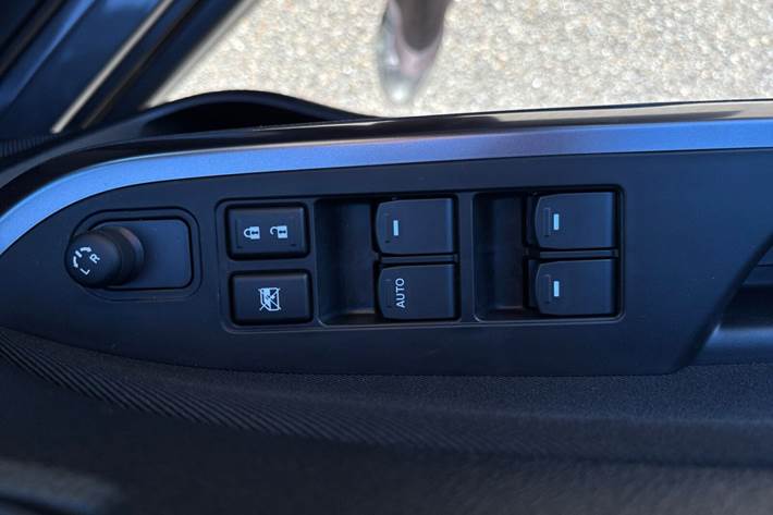 Grå Suzuki Vitara fra 2025