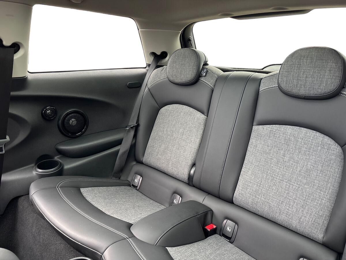 Grå Mini Cooper fra 2022