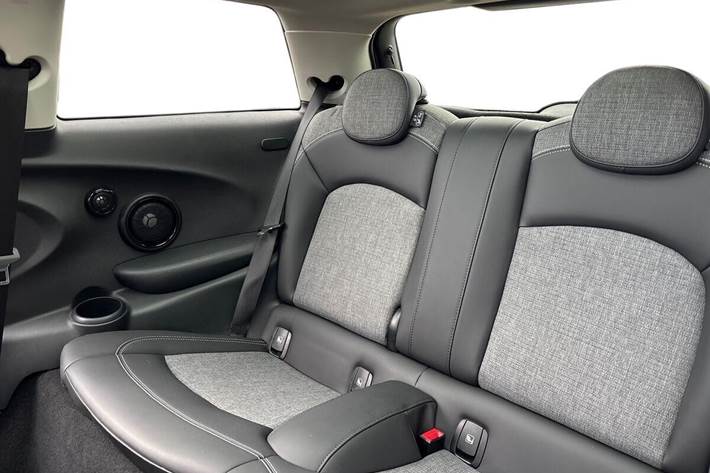 Grå Mini Cooper fra 2022