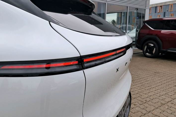 Hvid Xpeng G6 fra 2025