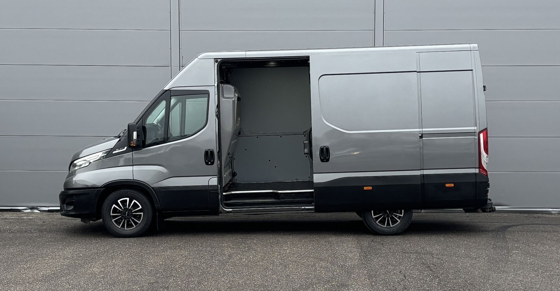 Iveco Daily 3,0 35S21 12m3 D Hi-Matic 210HK Van 8g Aut.