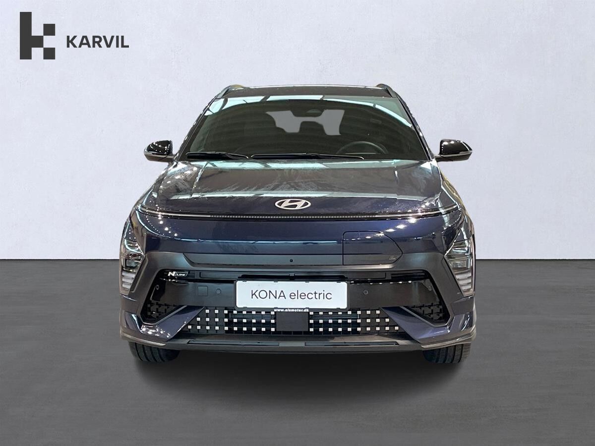 Blå Hyundai Kona fra 2025 set udefra