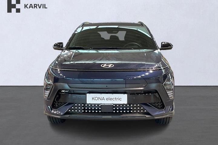Blå Hyundai Kona fra 2025 set udefra
