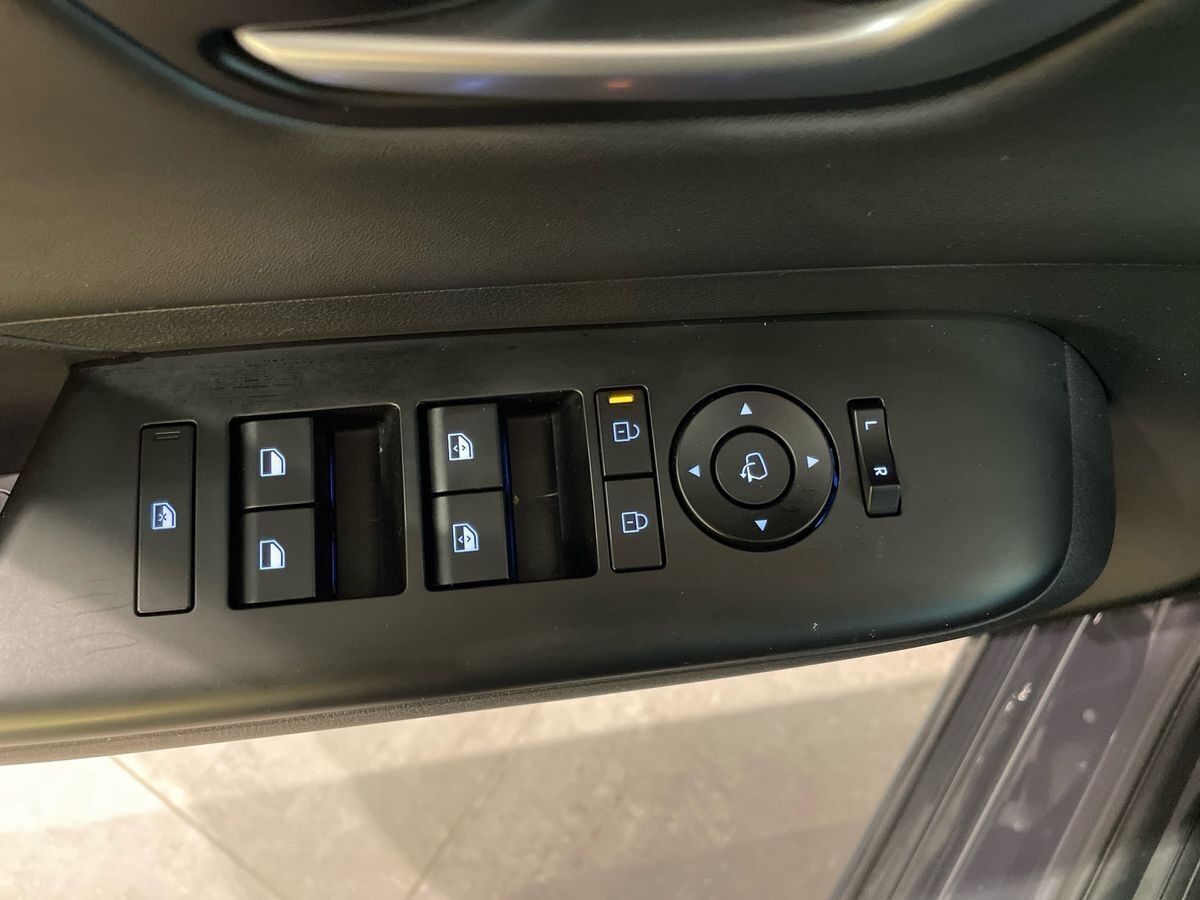 Grå Hyundai Kona fra 2024