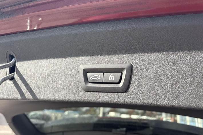 Rød BMW iX3 fra 2022