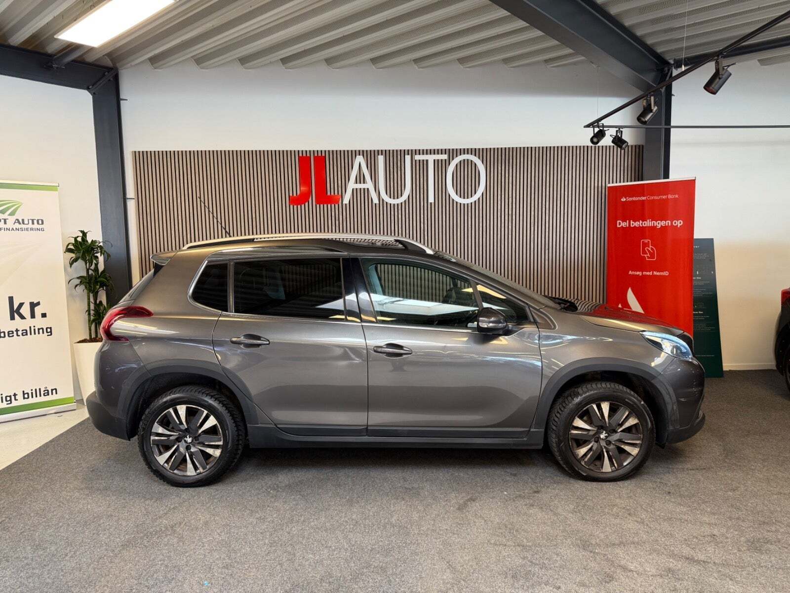 Peugeot 2008 1,2 e-THP 110 Allure Sky
