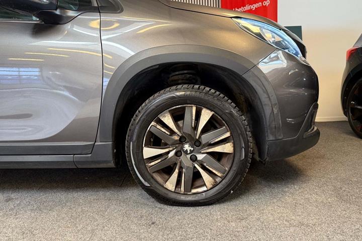 Grå Peugeot 2008 fra 2018