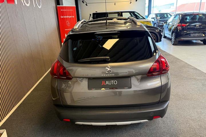 Grå Peugeot 2008 fra 2018
