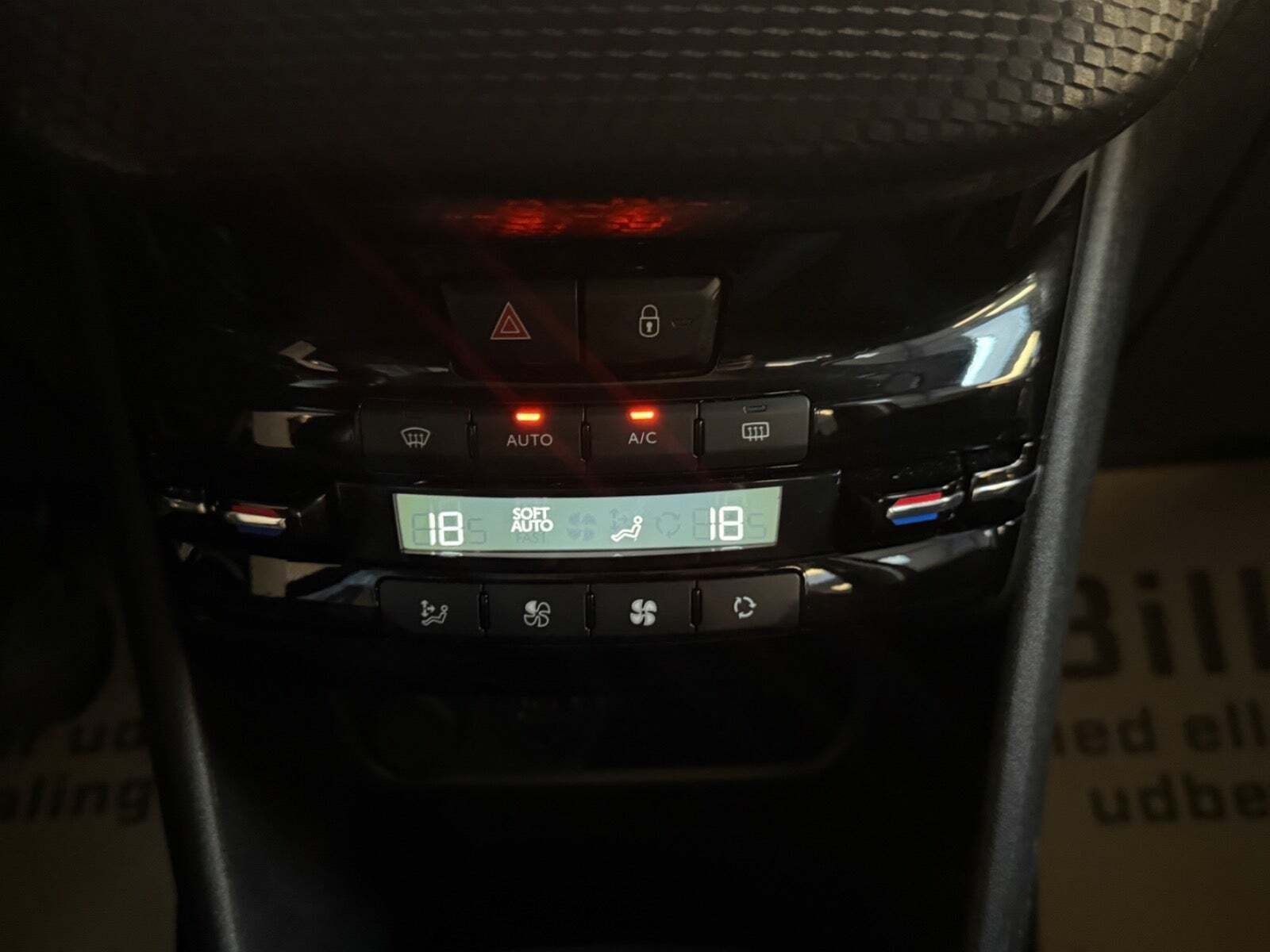 Grå Peugeot 2008 fra 2018