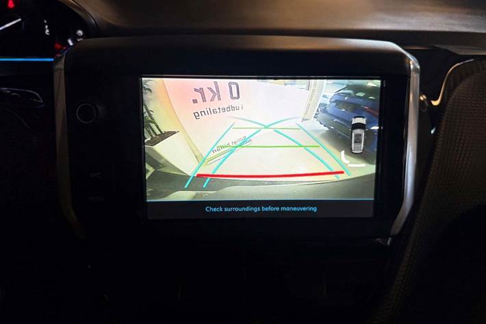 Grå Peugeot 2008 fra 2018