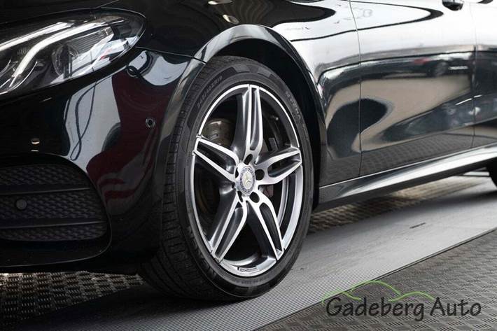 Sort Mercedes E220 d fra 2017