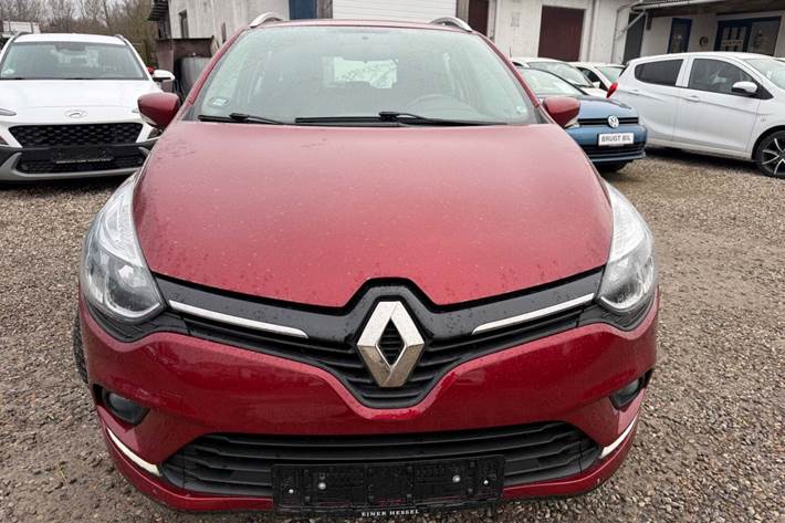 Rød Renault Clio IV fra 2016