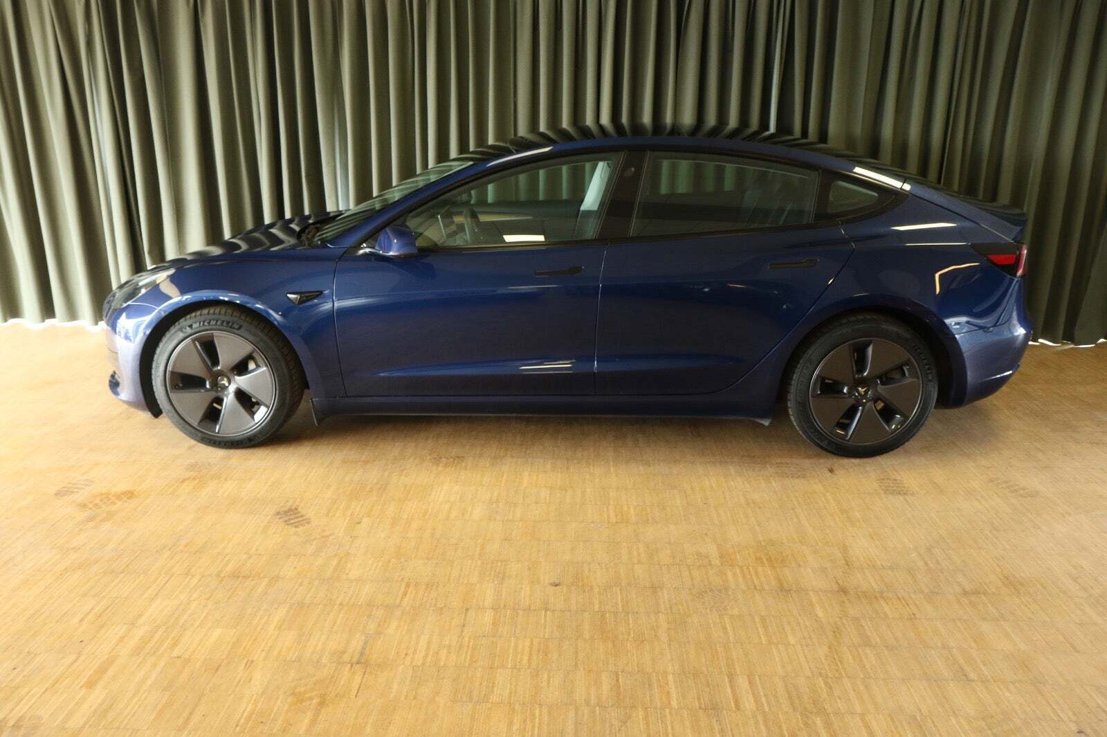 Tesla Model 3 RWD