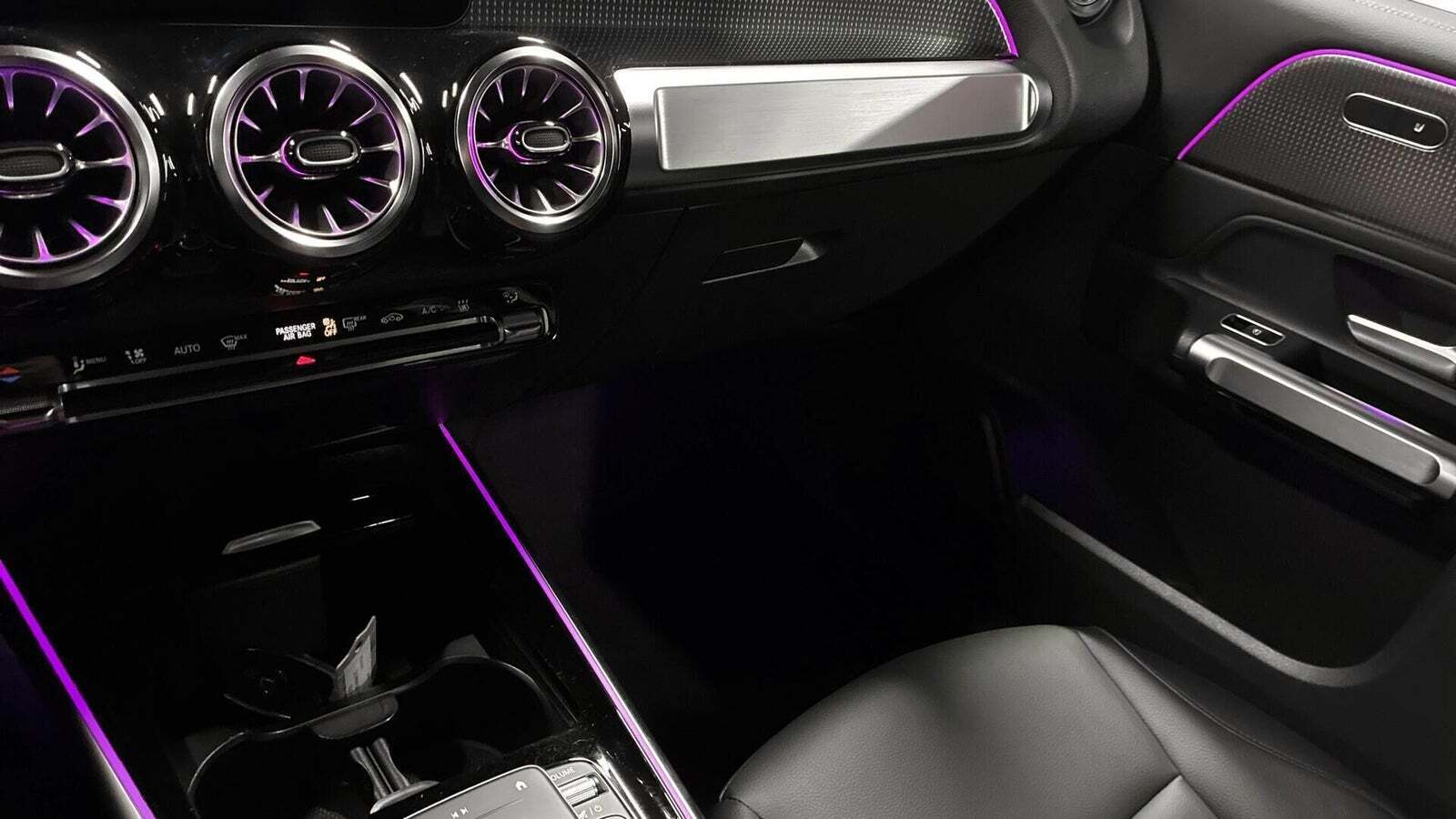 Sort Mercedes EQB300 fra 2022