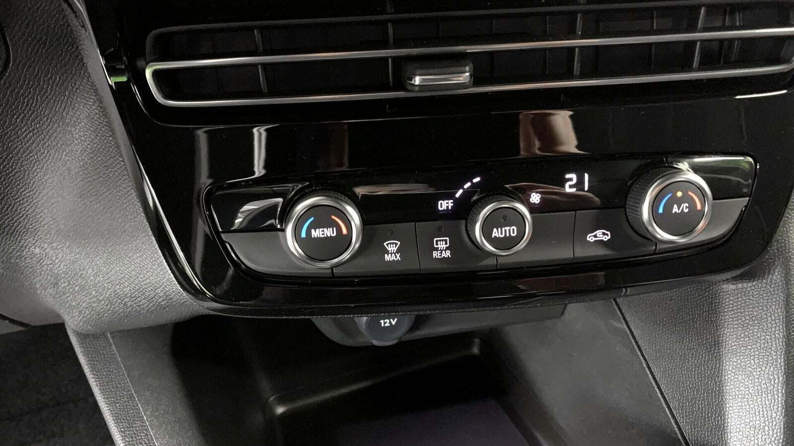 Grøn Opel Mokka-e fra 2023