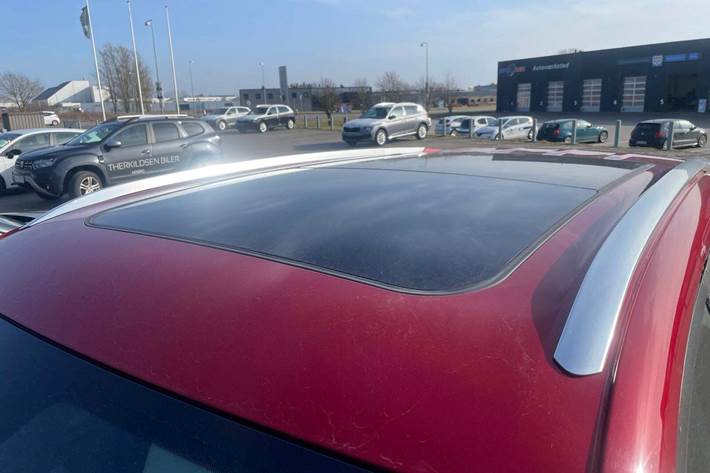 Rød Maxus Euniq6 fra 2022