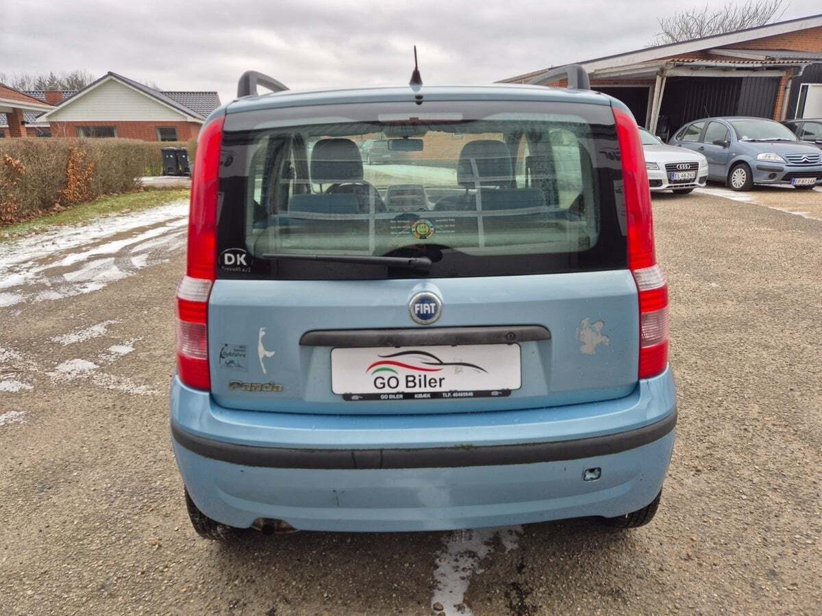 Grøn Fiat Panda fra 2004 set udefra