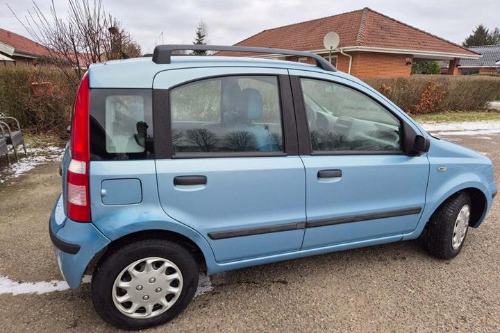 Grøn Fiat Panda fra 2004