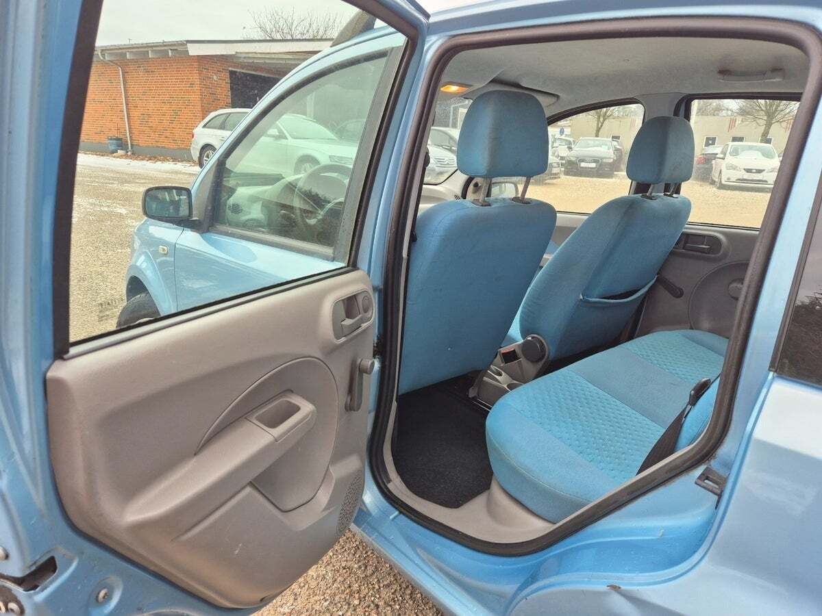 Grøn Fiat Panda fra 2004 set indefra