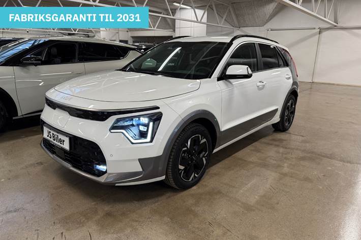 Hvid Kia Niro fra 2024 set udefra