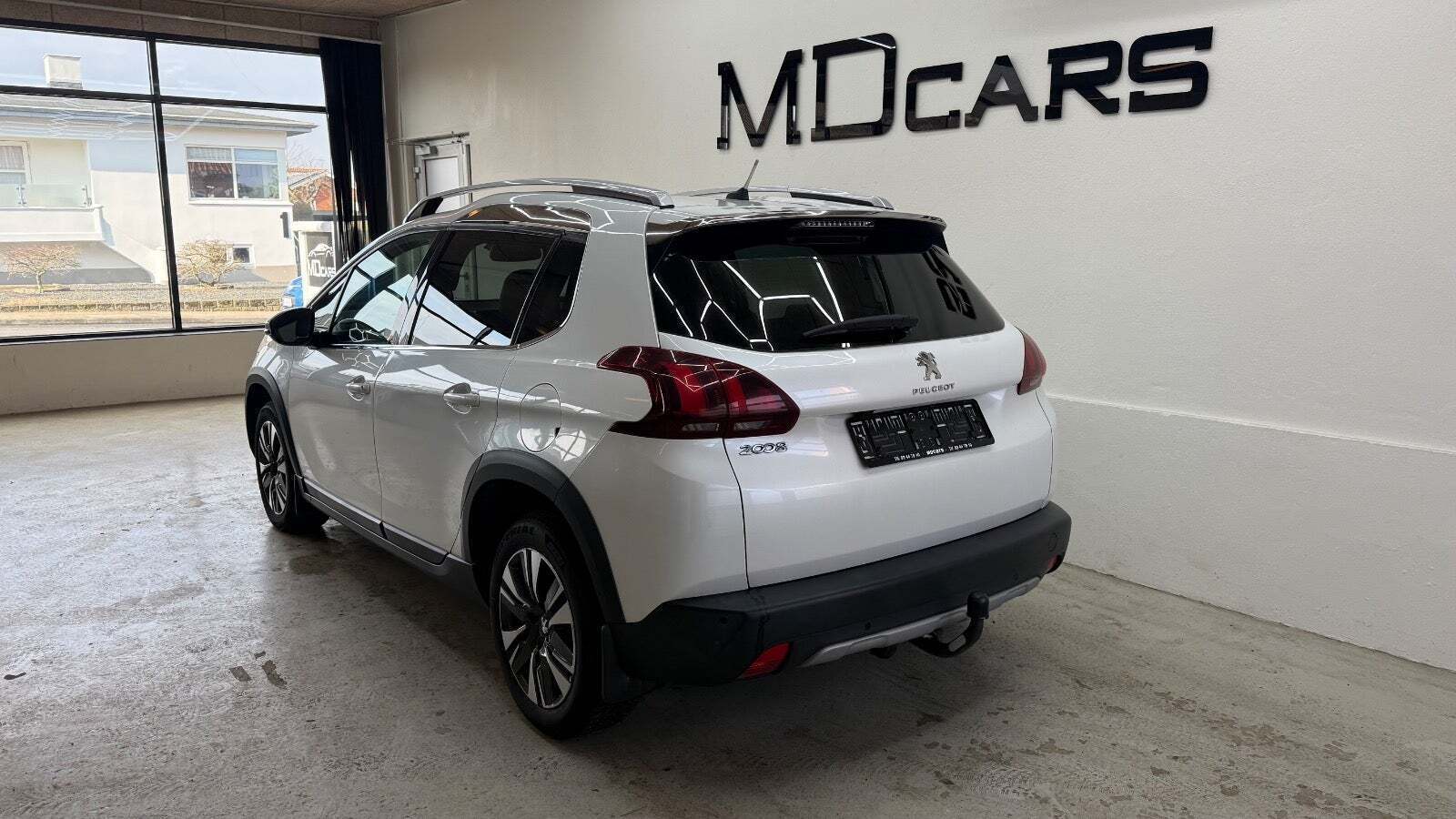 Peugeot 2008 1,2 e-THP 110 Allure Sky