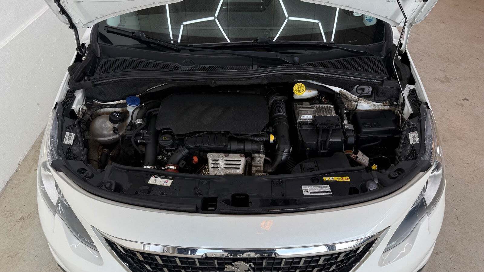 Hvid Peugeot 2008 fra 2018