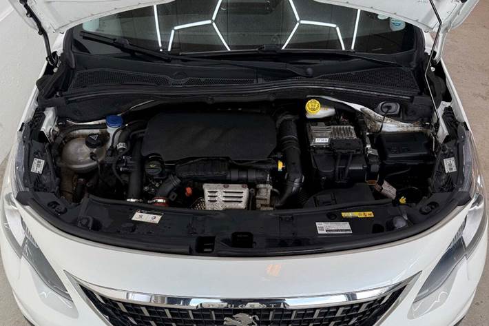 Hvid Peugeot 2008 fra 2018