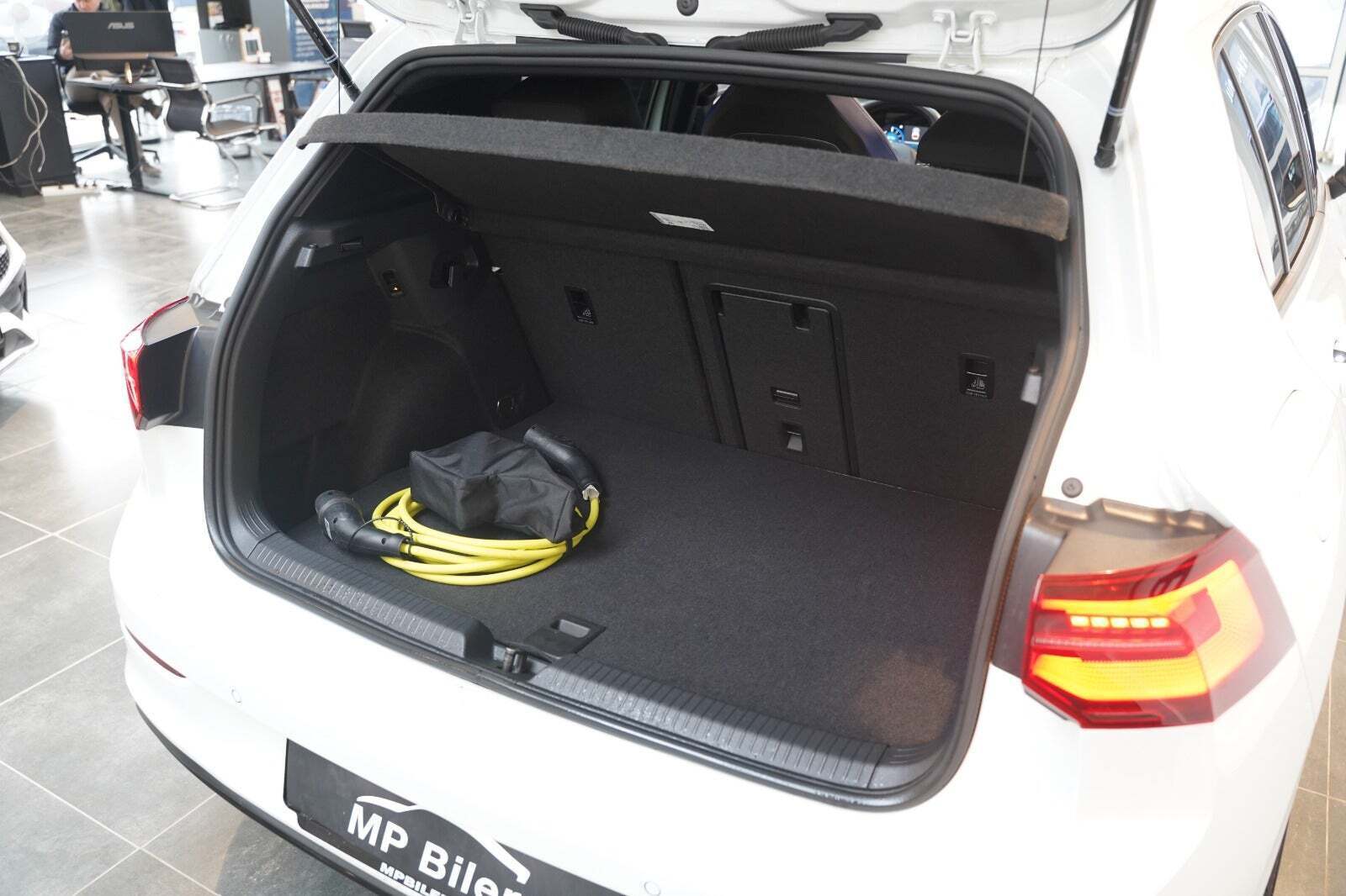 Sort VW Golf VIII fra 2023