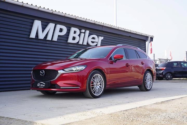 Rød Mazda 6 fra 2018 set udefra