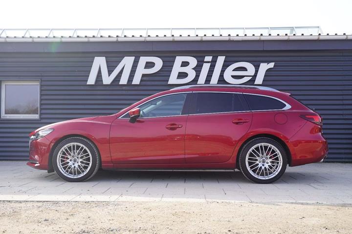 Rød Mazda 6 fra 2018
