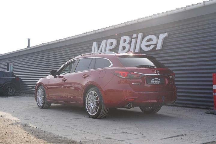 Rød Mazda 6 fra 2018