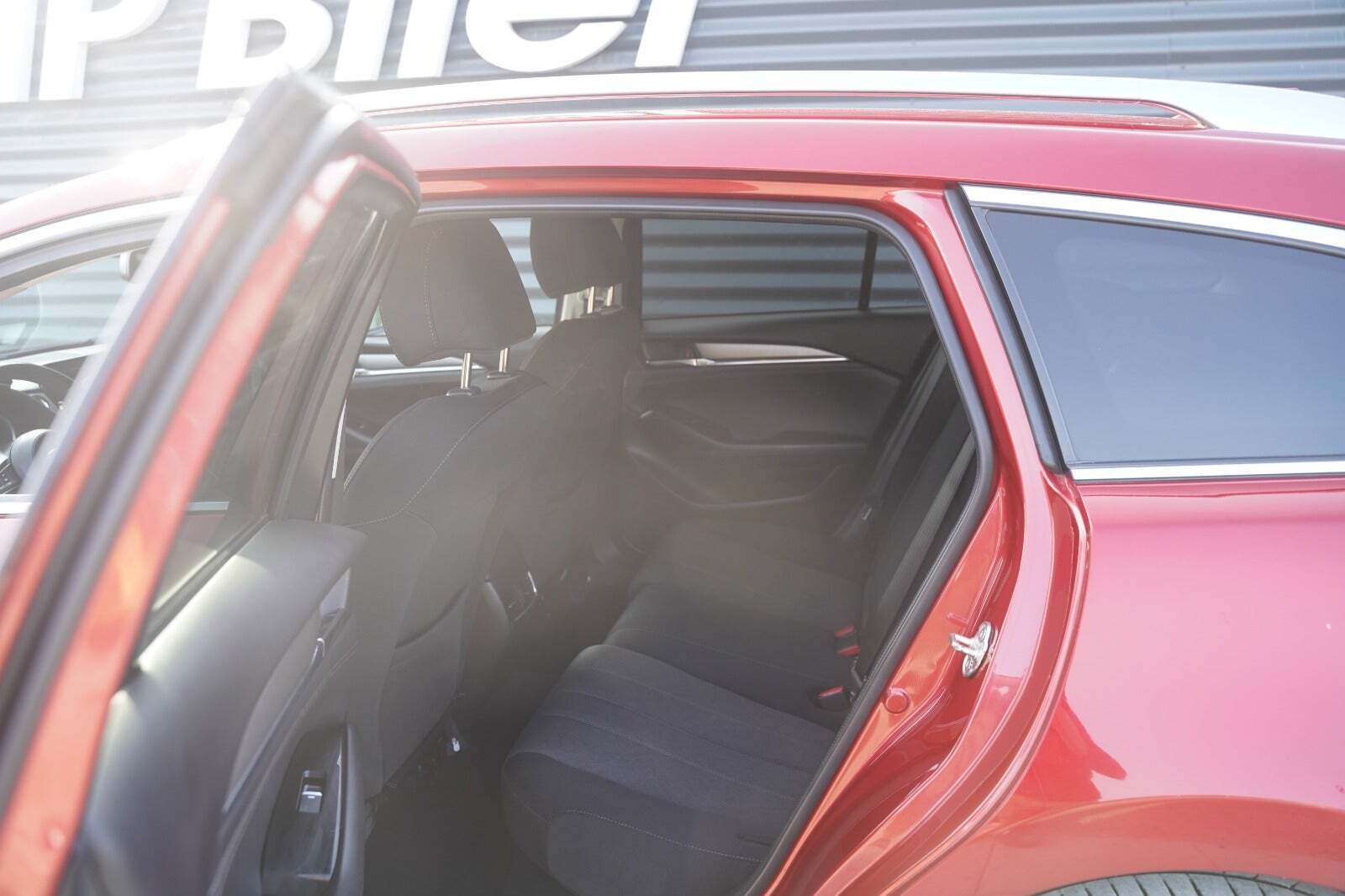Rød Mazda 6 fra 2018