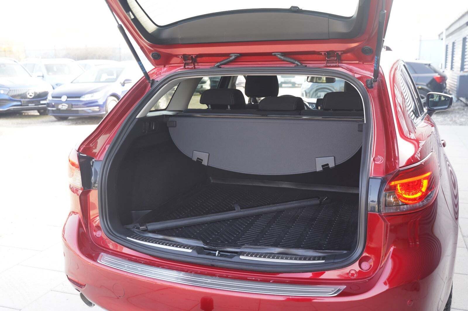 Rød Mazda 6 fra 2018