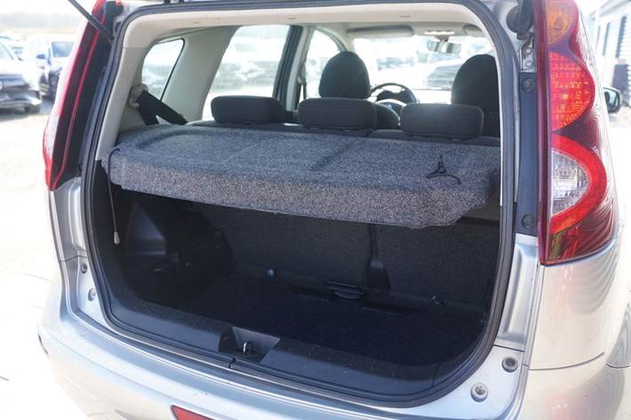 Sølv Nissan Note fra 2010