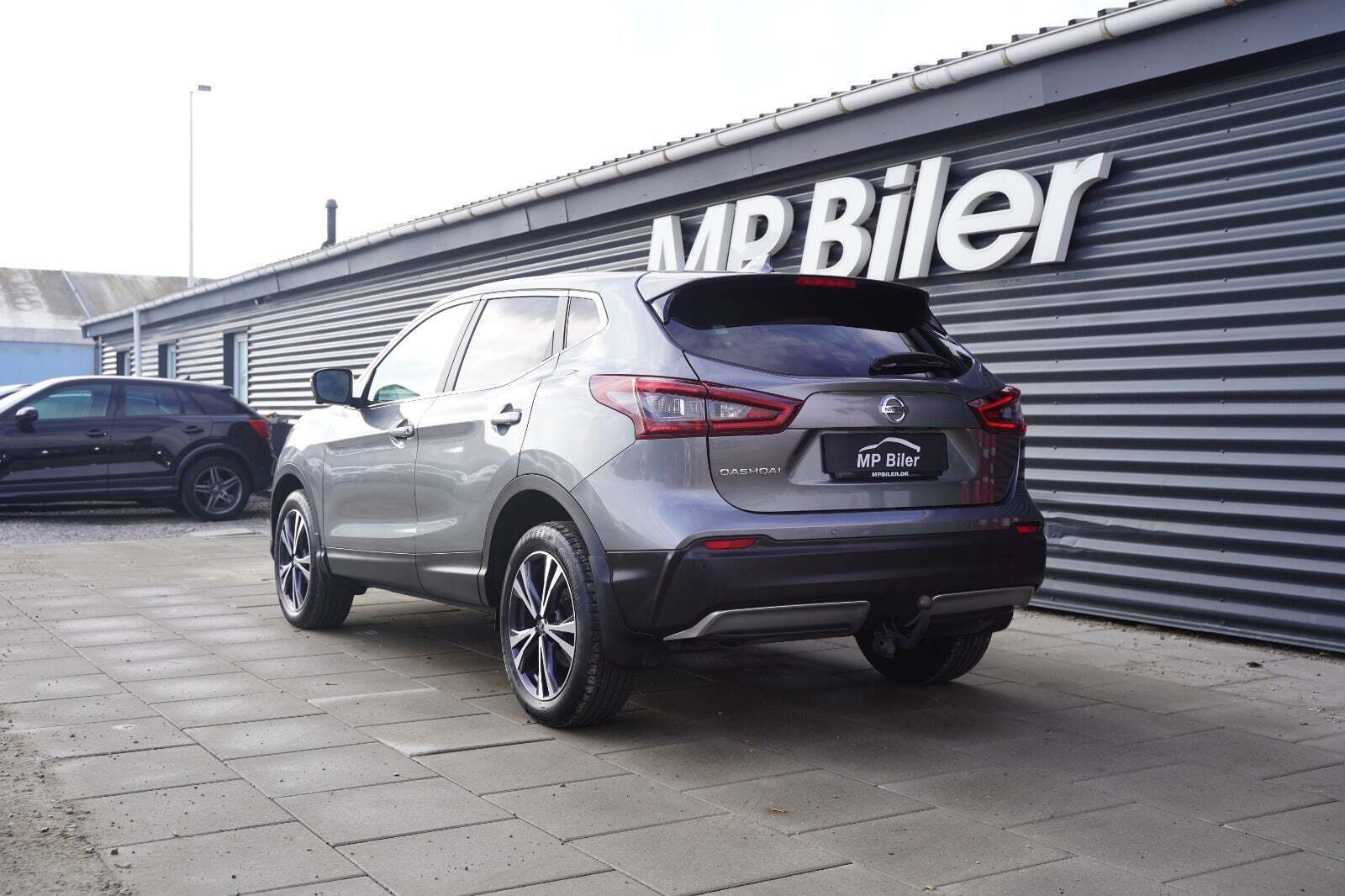 Grå Nissan Qashqai fra 2020