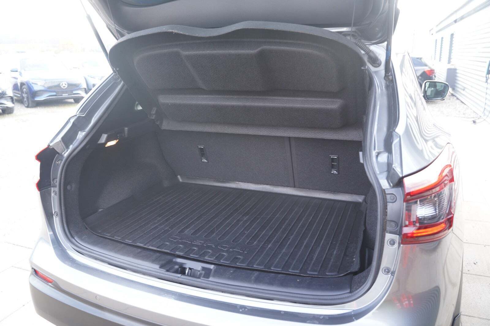 Grå Nissan Qashqai fra 2020