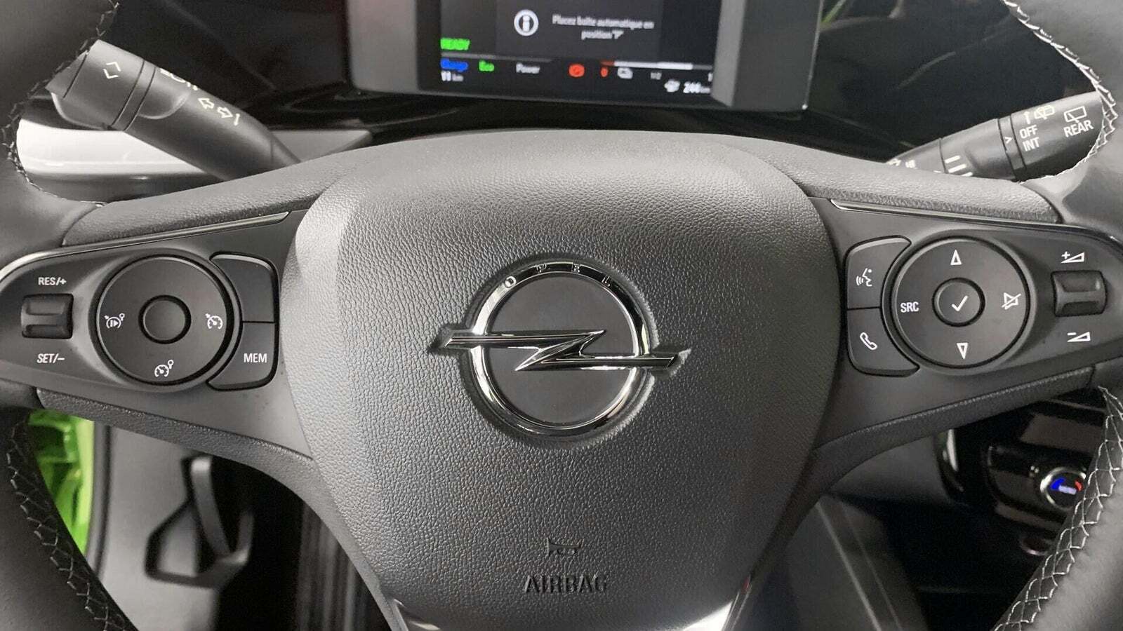 Grøn Opel Mokka-e fra 2023