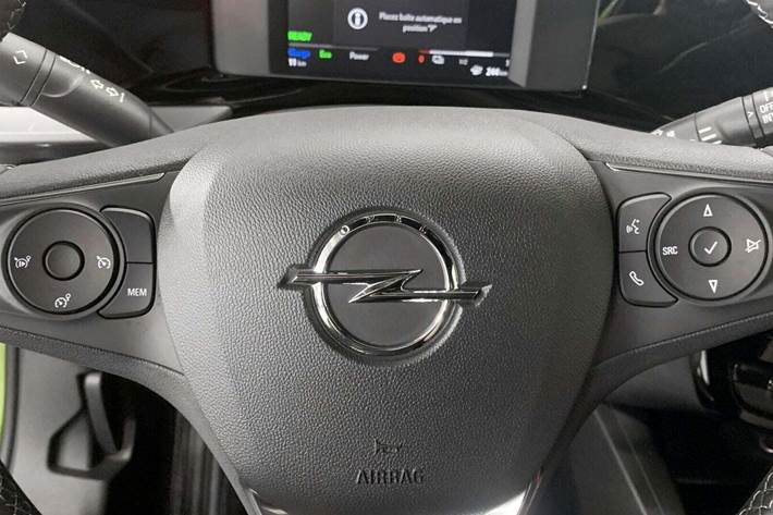 Grøn Opel Mokka-e fra 2023