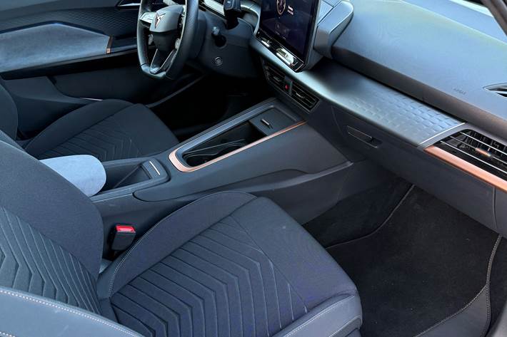 Grå Cupra Born fra 2023