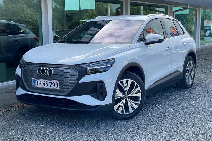 Hvid Audi Q4 e-tron fra 2022 set udefra