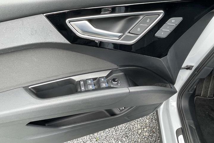 Hvid Audi Q4 e-tron fra 2022