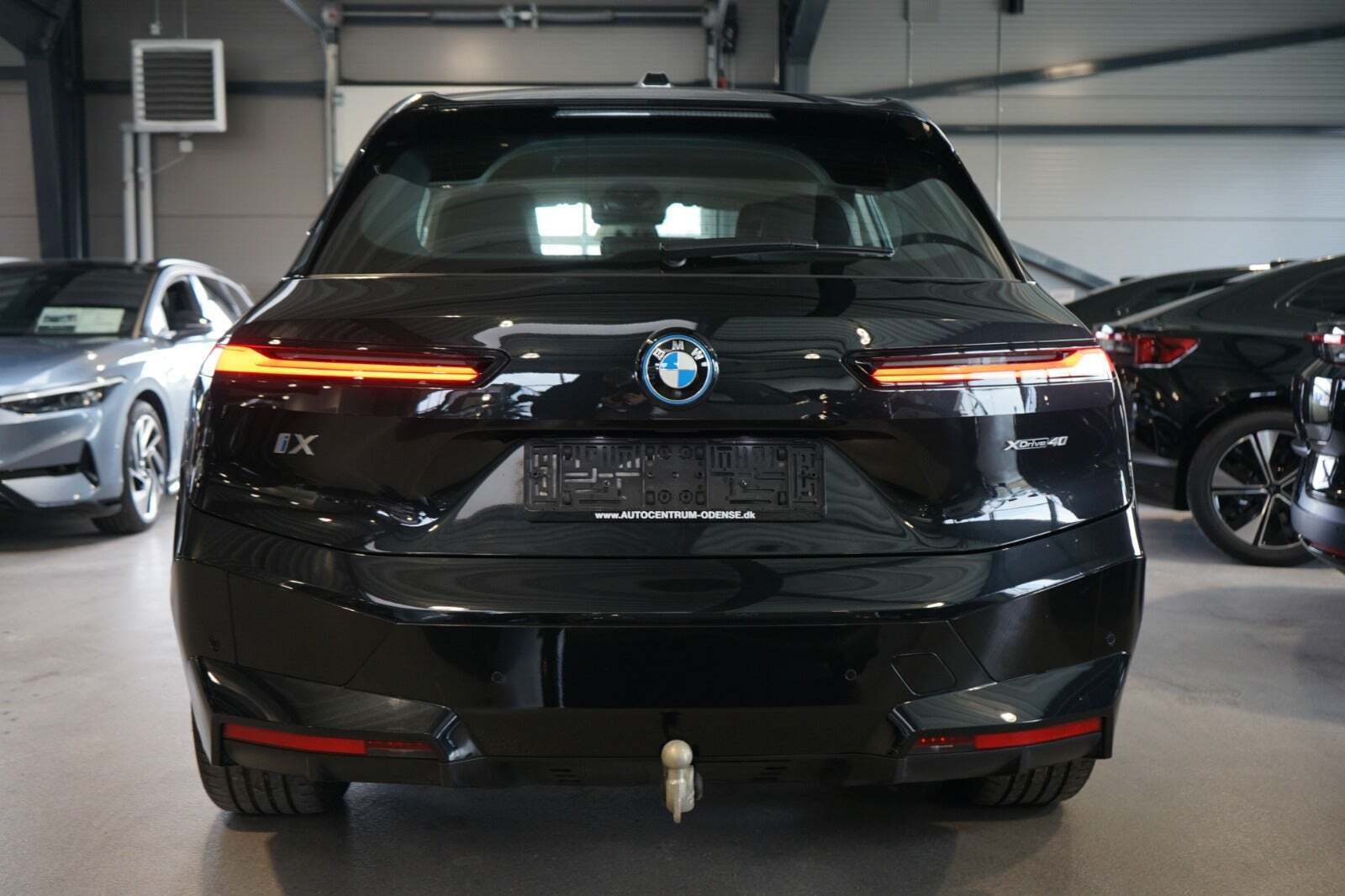 Sort BMW iX fra 2024