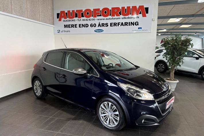 Blå Peugeot 208 fra 2017