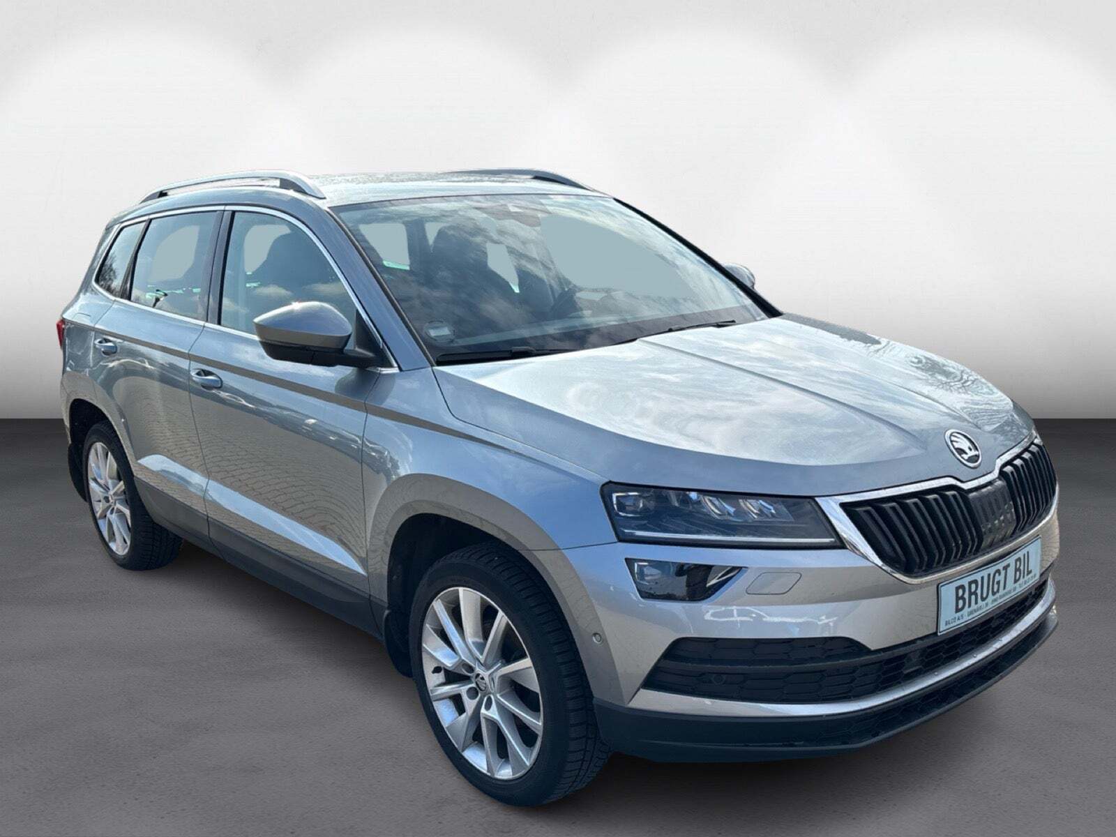 Grå Skoda Karoq fra 2019