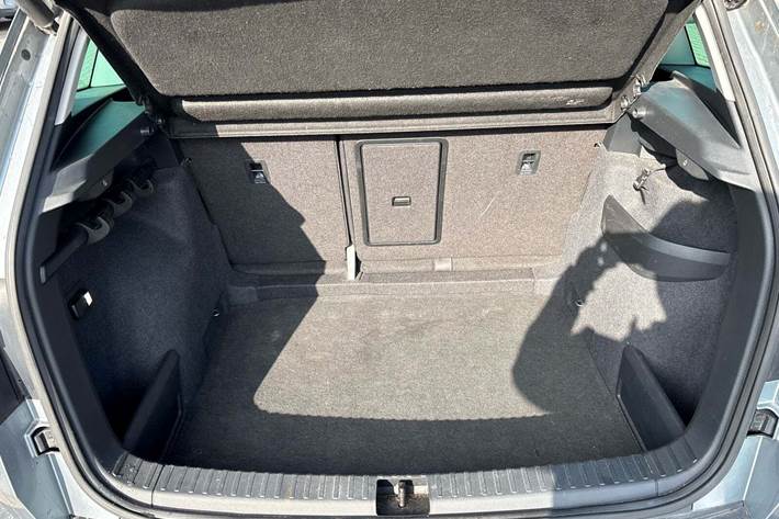 Grå Skoda Karoq fra 2019