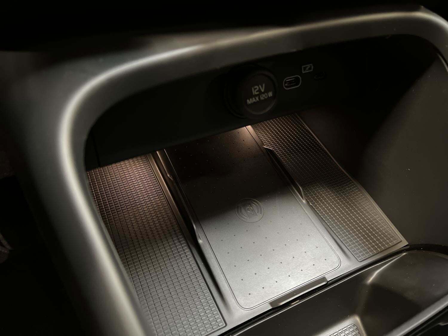 Beige Volvo EX40 fra 2025